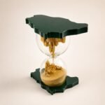 Luxury Sand Timer with KAFD & Diriyah Mini Models - Image 4